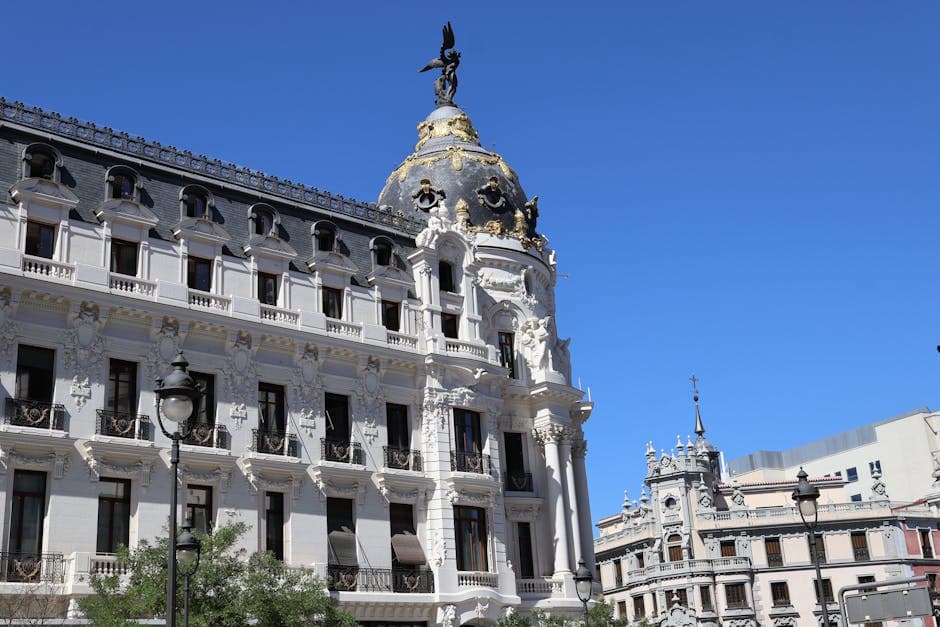 The Metropolis Building, Madrid — façade detail